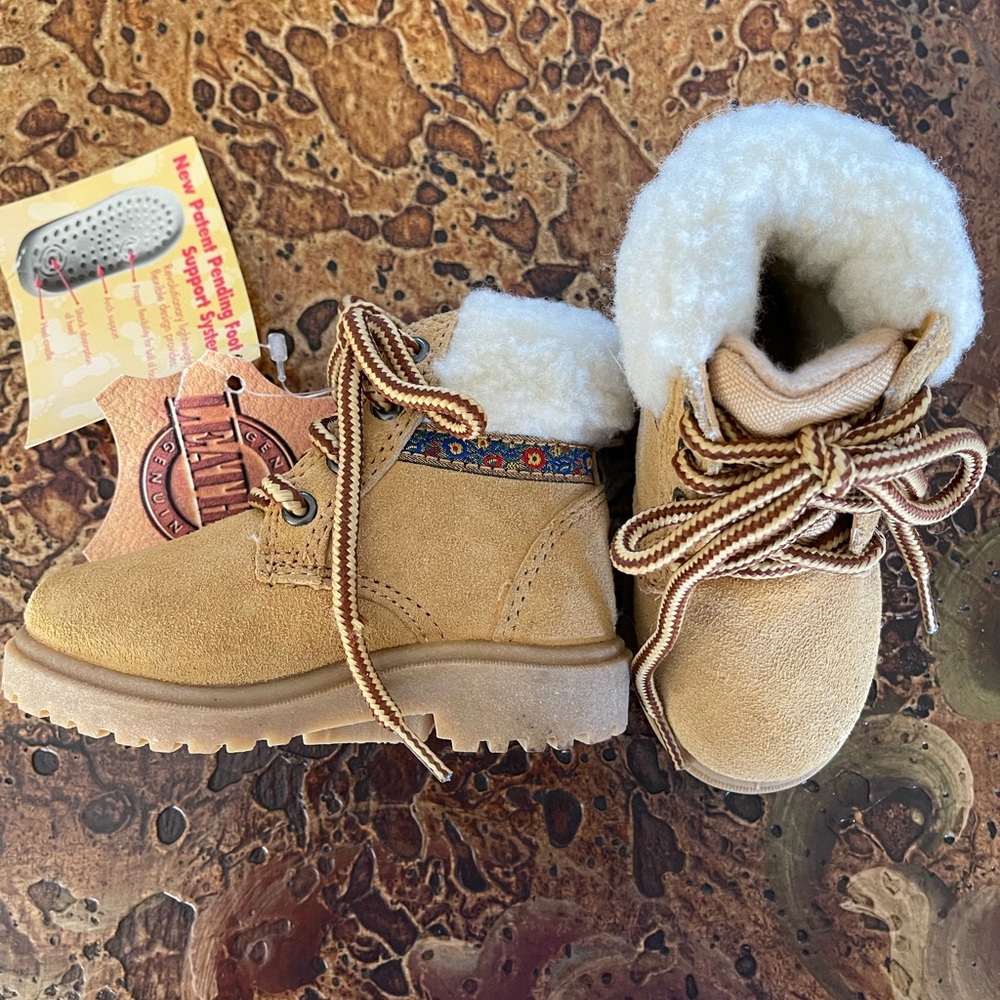 Adorable, Toddler Girls, Sherpa topped Leather Boots. Size 5